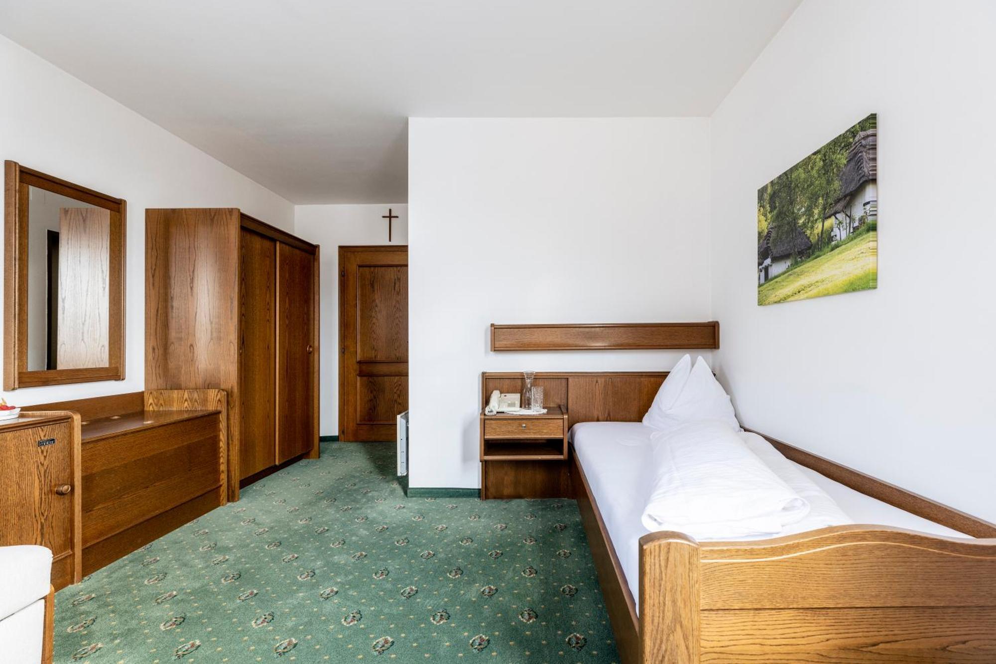 היליגנברון Genussgasthof & Hotel Beim Krutzler מראה חיצוני תמונה